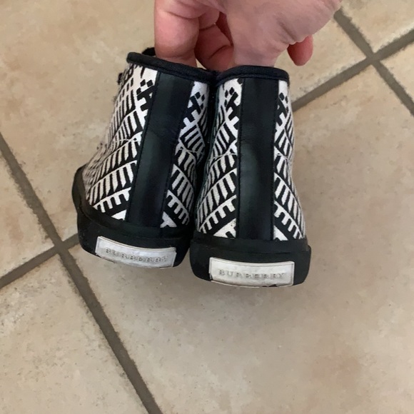 BURBERRY SNEAKERS - Picture 2 of 6